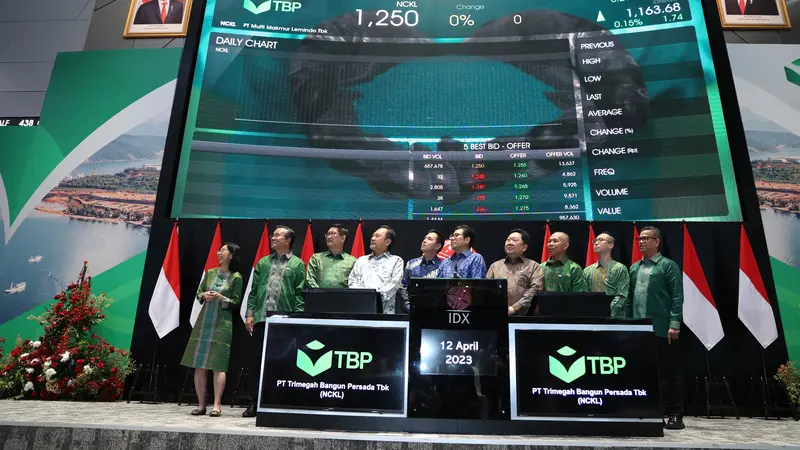Pencatatan perdana saham PT Trimegah Bangun Persada Tbk (NCKL), Rabu (12/4/2023). (Foto: BEI)