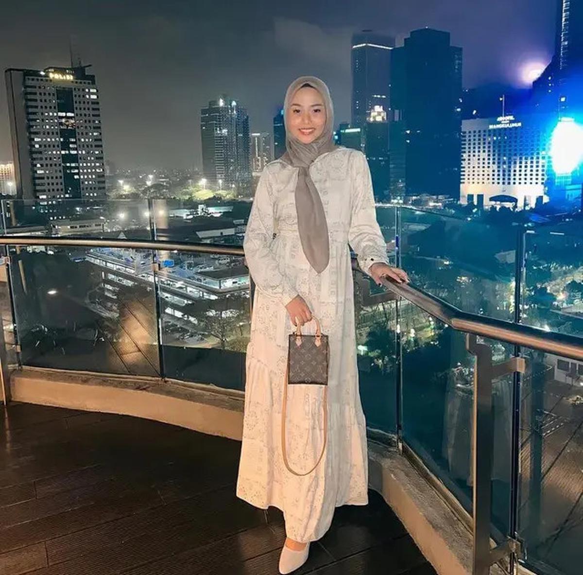 Ide Padu Padan Gamis Lebaran dari Selebriti Indonesia