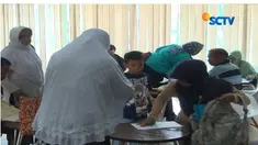 Posko pengaduan sementara di Gedung Kementerian Kelautan dan Perikanan, Jakarta Pusat, Rabu pagi dpadati puluhan korban First Travel.