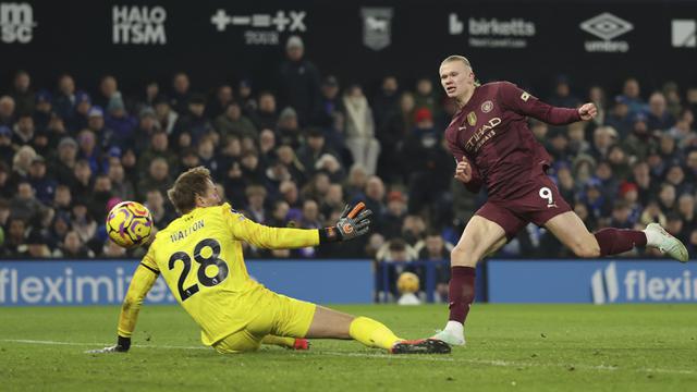 Foto: Beda Nasib dengan Rival Sekota, Manchester City Pesta Gol ke Gawang Ipswich Town di Liga Inggris