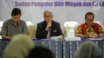 Dirut Gas Bumi BPH Migas Tisnaldi, Komite BPH Migas Jugi Prajogjo, Kepala Seksi Akun Pengaturan dan Tarif RM Irawan Bayu memberi keterangan terkait penetapan harga jual gas bumi melalui pipa jaringan gas, Jakarta, Selasa (5/3). (Liputan6.com/FaizalFanani)