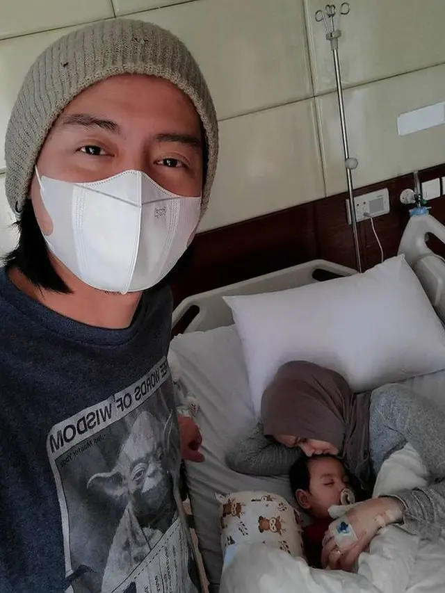 Potret perjuangan Cut Meyriska lawan penyakit misterius. (Sumber: Youtube/RogerChika Journey)