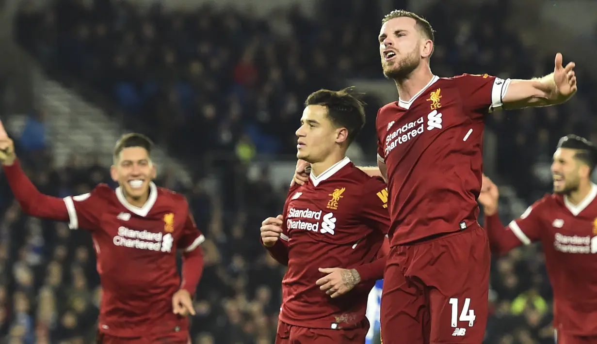 Para pemain Liverpool merayakan gol Philippe Coutinho saat melawan Brighton & Hove Albion di American Express Community Stadium, Brighton, (2/12/2017). Liverpool menang telak 5-1. (AFP/Glyn Kirk)