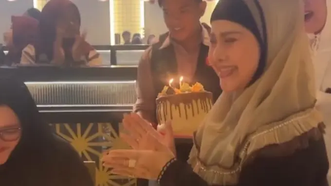 Potret ulang tahun Bella Salsabila cucu Elvy Sukaesih (Sumber: Instagram/@elvy_sukaesih)