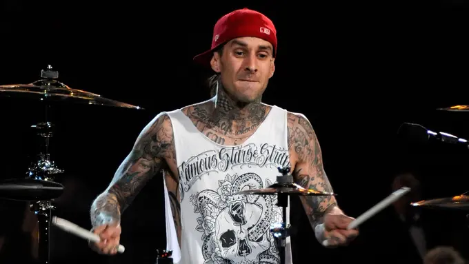 [Bintang] Travis Barker