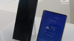 Tampak depan Samsung Galaxy Note 10 saat diperkenalkan di Barclays Center, Brooklyn, New York, Amerika Serikat, Rabu (7/8/2019). Galaxy Note 10 hadir dengan chipset Exynos 9825. (Liputan6.com/Istiarto Sigit Nugroho)