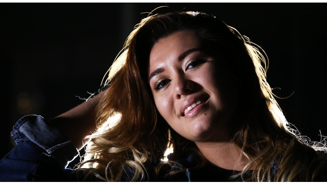 Amanda dan Eva Gonzales, Putri dan Istri Cristian Gonzales memiliki lagu khusus untuk mendukung sang ayah saat bermain di pertandingan.