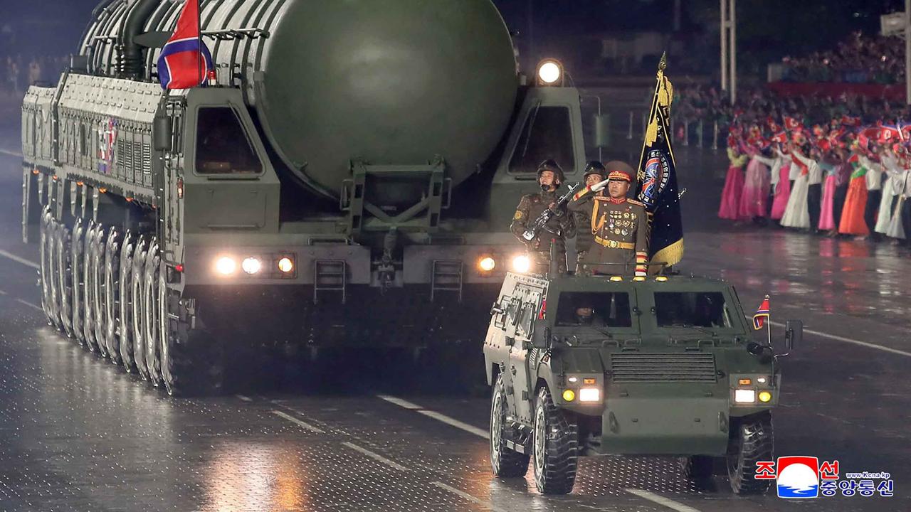 FOTO: Tampang Gahar Rudal Nuklir Korut Hwasong-20, Diklaim Bisa Menjangkau AS