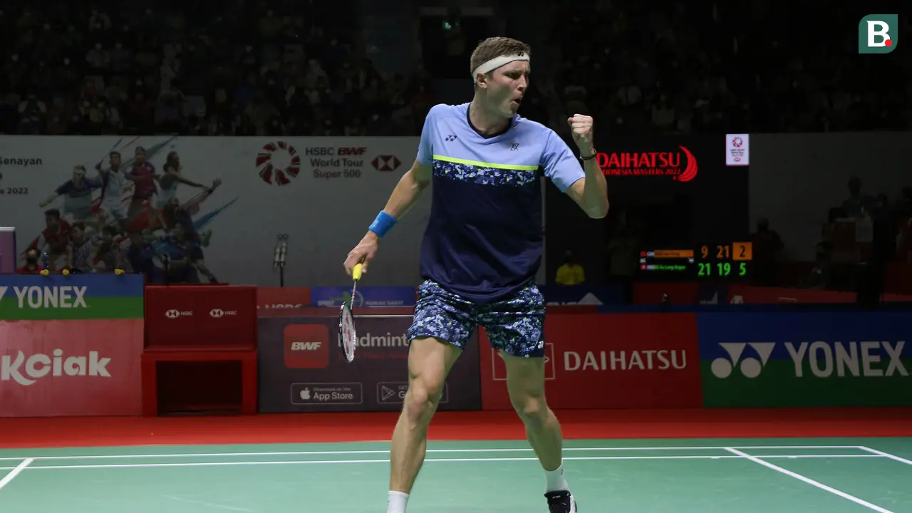 Foto: Tampil Percaya Diri, Viktor Axelsen Melaju ke Babak Perempatfinal Daihatsu Indonesia Masters 2022