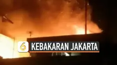 Sejumlah rumah warga di permukiman padat penduduk di kawasan Cilincing terbakar Minggu (3/11) malam. Kebakaran diduga karena hubungan pendek arus listrik di salah satu rumah.