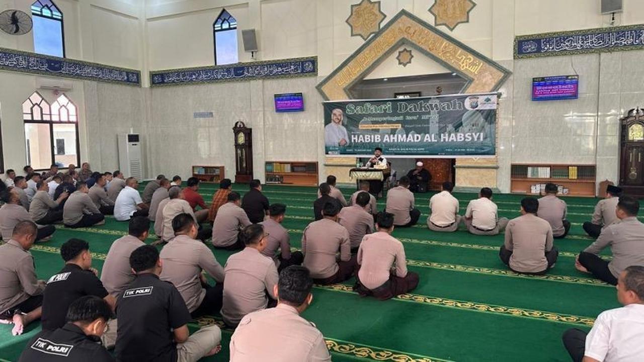 Polda Kepri Perkuat Spiritual Personel Melalui Peringatan Isra Mi'raj di Batam