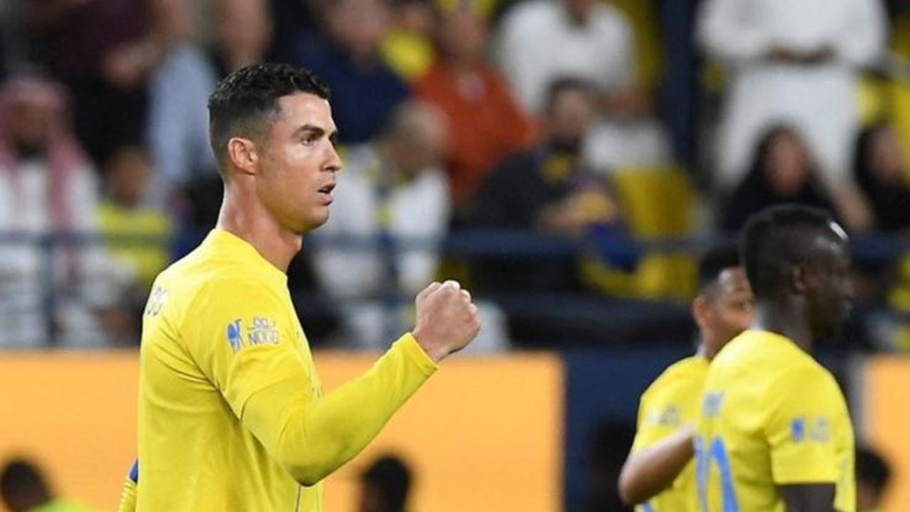 Cristiano Ronaldo sekali lagi membuktikan bahwa dirinya belum selesai. Di usianya yang ke-39, pemain yang membela Al Nassr itu berhasil mencetak tiga gol alias hat-trick. Foto: REUTERS / Stringer<br>