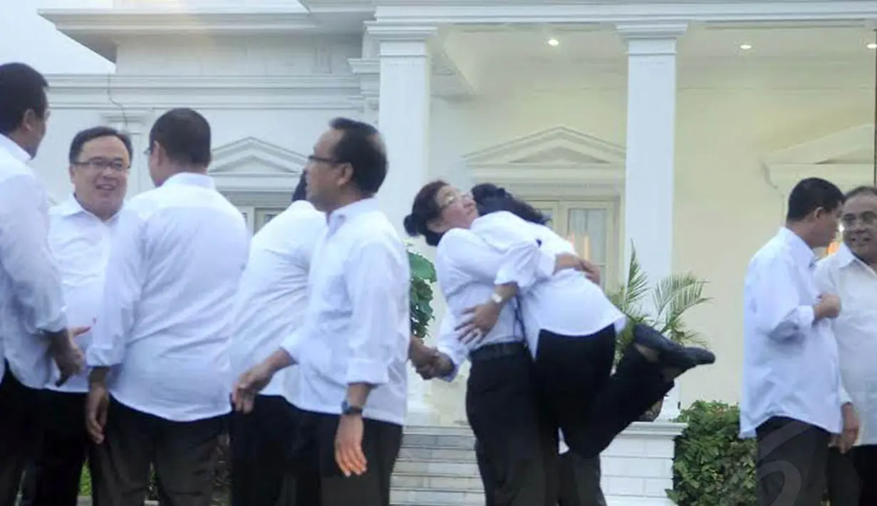 Minggu (26/10/14), menteri terpilih meluapkan kegembiraan usai diumumkan oleh Presiden Jokowi (Liputan6.com/Herman Zakharia) 
