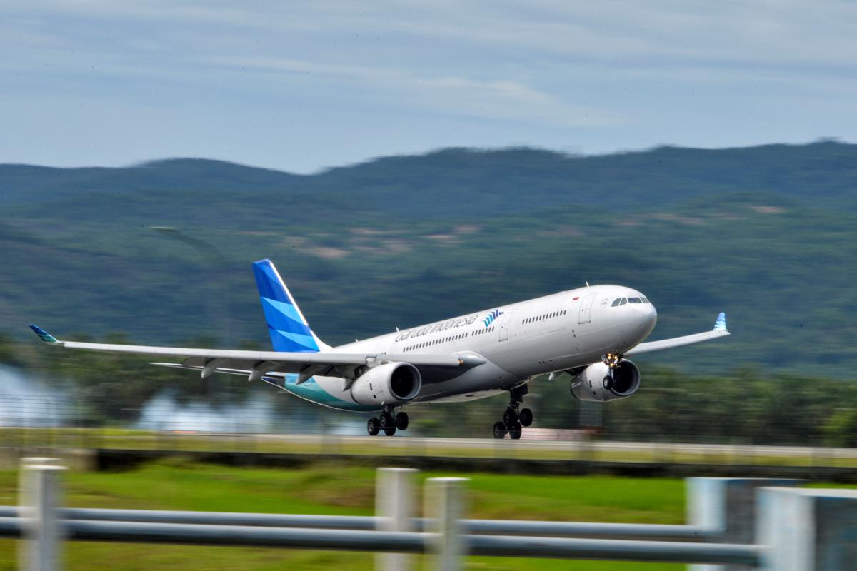Pesawat Airbus A330 Garuda Indonesia