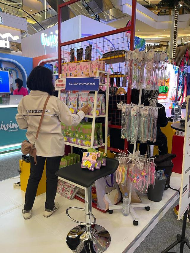 PT Pertamina (Persero) mengajak UMKM mitra binaannya ambil bagian dalam Live Shopping SMEXPO 2022 yang akan berlangsung hingga 15 November 2022.