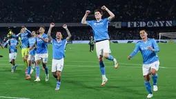 Kemenangan ini membawa Napoli memimpin puncak klasemen Serie A dengan 74 poin. Kini mereka unggul tiga poin atas Inter Milan yang sebelumnya kalah dari AS Roma. (Alessandro Garofalo/LaPresse via AP)