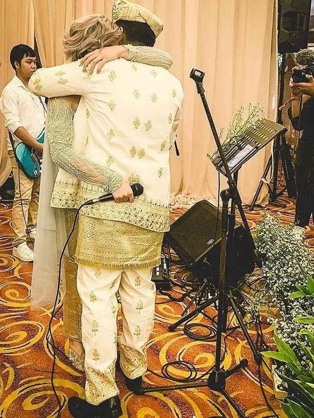 Potret Marshanda saat Pernikahan Adiknya, Cantik dengan Rambut Pendek