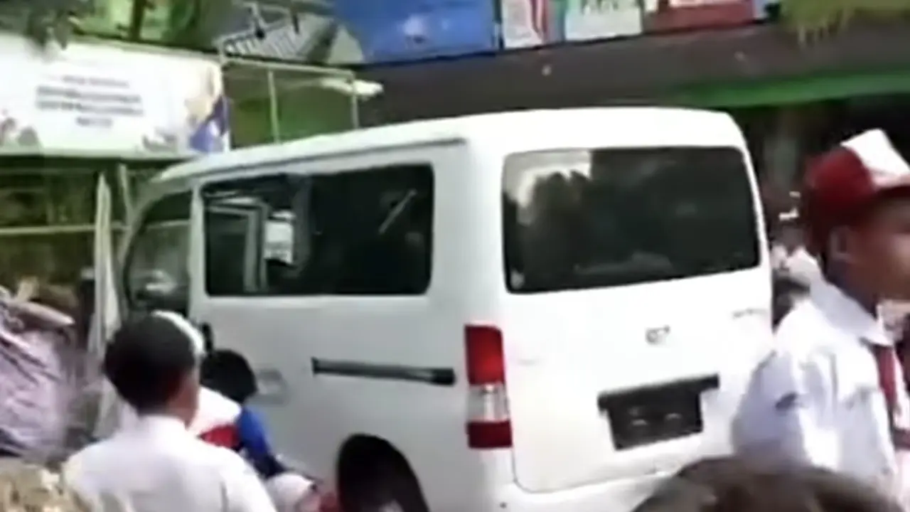 Mobil MBG Tabrak Kerumunan Siswa di SDN Kalibaru 01 Cilincing