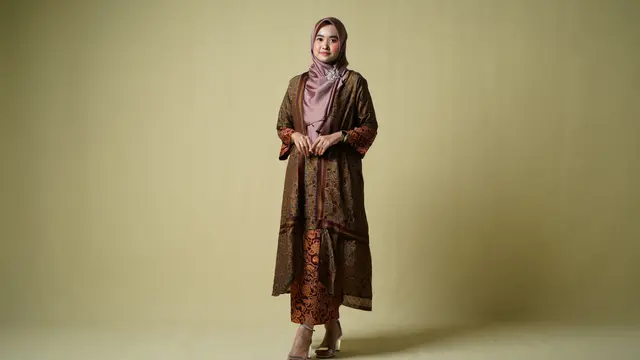 Model Baju Batik Terbaru yang Cocok untuk Wanita Berhijab/Ilustrasi oleh AI