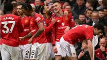 Striker Manchester United asal Slovenia bernomor punggung 30, Benjamin Sesko (kedua dari kanan), merayakan gol ketiga timnya bersama striker Manchester United asal Brasil bernomor punggung 10, Matheus Cunha (tengah), pada 15 Maret 2026. (Oli SCARFF/AFP)