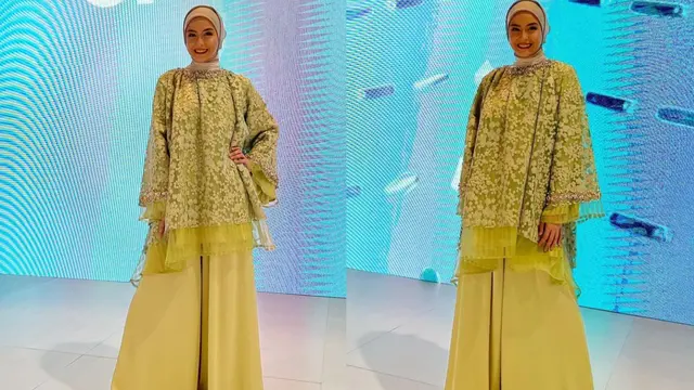 Revalina S Temat mengenakan oversize brokat warna hijau