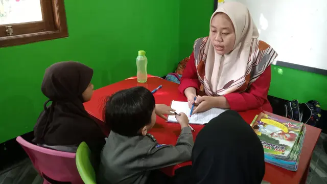 Buruh dan Guru Honorer Dapat Subsidi Upah Rp 600.000, Cair Bulan Ini