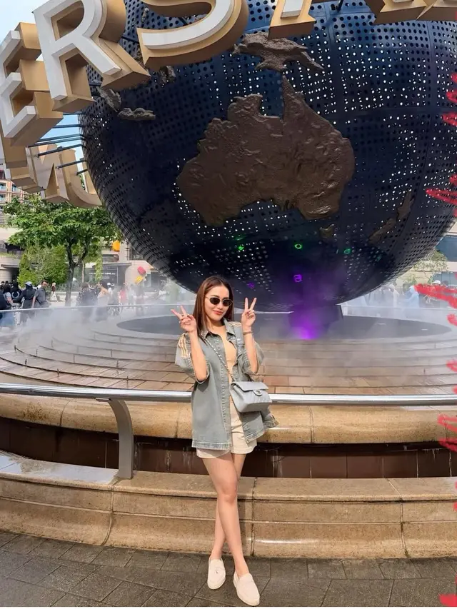 Gaya Ayu Ting Ting liburan ke Singapura . [@ayutingting92]