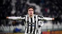Federico Chiesa. Setelah 5 musim memperkuat Fiorentina mulai 2016/2017 hingga awal 2020/2021, pemain sayap kanan Italia ini hijrah ke Juventus sebagai pinjaman pada awal musim 2020/2021. Hingga kini, ia telah tampil 61 laga di semua ajang dengan torehan 18 gol dan 14 assist. (AFP/Marco Bertorello)
