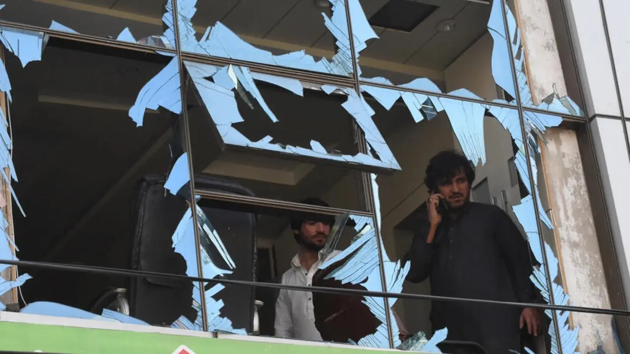 Ledakan bom itu disebut menargetkan kendaraan polisi di pasar yang sibuk di Quetta, ibu kota Balochistan. (Banaras Khan/AFP)
