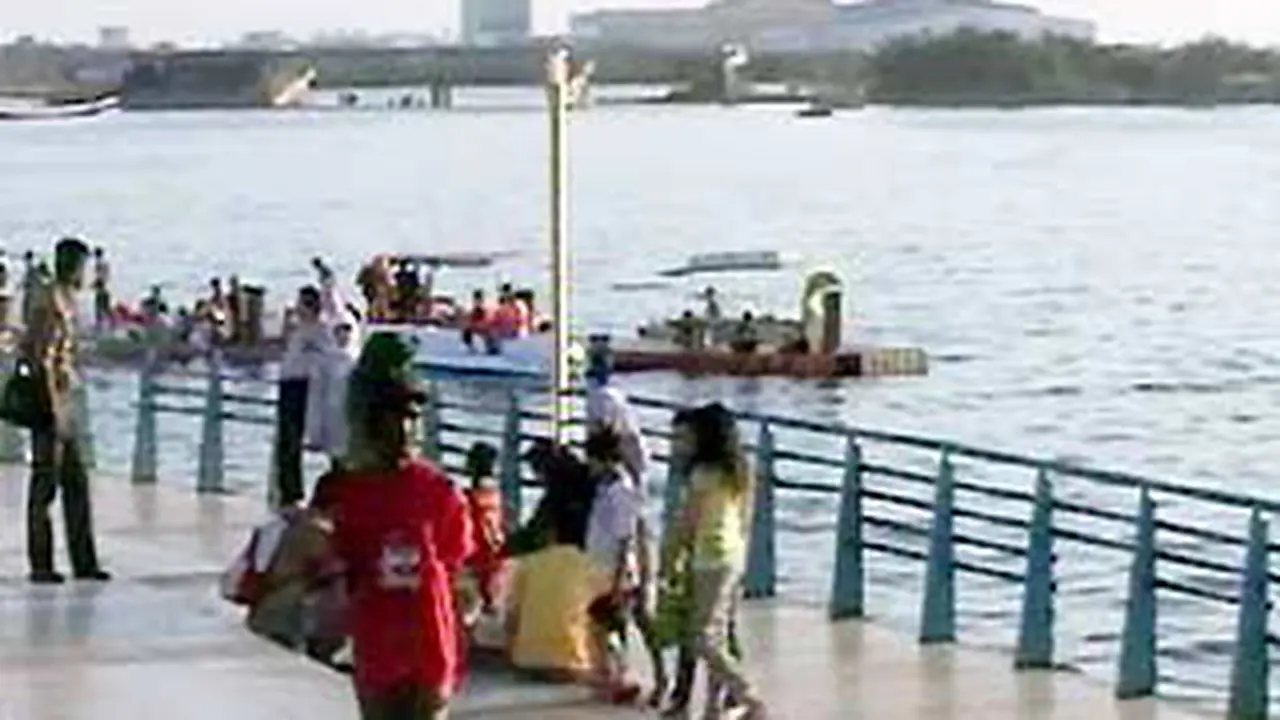 110905apantai-losari.jpg