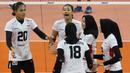 Selebrasi para pemain Timnas voli putri Indonesia setelah mencetak angka saat menghadapi India pada laga klasifikasi peringkat 5-8 AVC Challenge Cup 2024 di Rizal Memorial Coliseum, Manila, Filipina, Selasa (28/5/2024). Indonesia kalah 1-3 (16-25, 32-30, 20-25 dan 24-26). (Asian Volleyball Confederation)