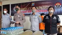 Kabid Humas Polda Sulut Kombes Pol Jules Abraham Abast saat jumpa pers di Mapolda Sulut, Jumat (21/5/2021).
