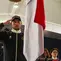 Atlet karate Indonesia, Daniel Hutapea, didaulat menjadi pembawa bendera merah putih, bersama pebasket putri Indonesia, Dewa Ayu, saat upacara pembukaan Asian Games 2026, Sabtu (19/9/2027). (NOC Indonesia)