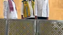 Presiden Joko Widodo (kanan) didampingi Imam Besar Masjid Istiqlal Nasaruddin Umar (kiri) dan Menteri PUPR Basuki Hadimuljono meninjau perkembangan renovasi Masjid Istiqlal di Jakarta, Selasa (2/6/2020). (Warta Kota/Pool-Alex Suban)