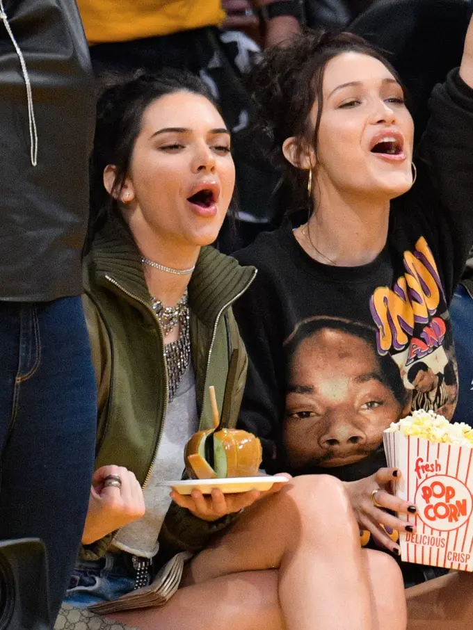 [Bintang] Kendall Jenner - Bella Hadid