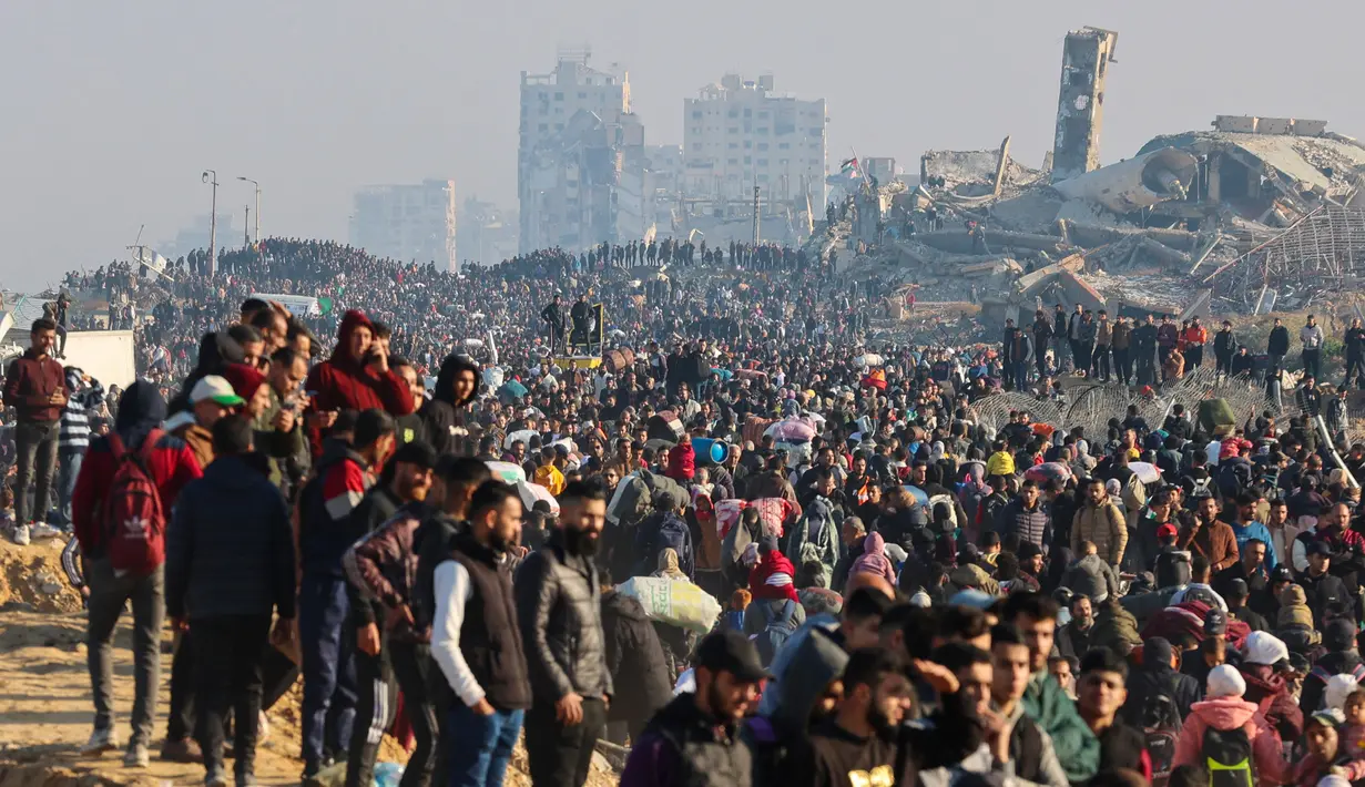 Kembalinya warga Palestina ini sebagai bagian dari gencatan senjata antara Israel dan kelompok milisi Hamas yang mulai berlaku pada 19 Januari 2025 lalu. (Omar AL-QATTAA/AFP)