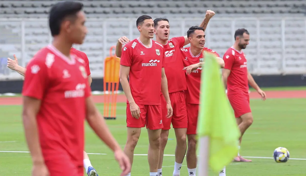 Para pemain Timnas Indonesia saat sesi latihan untuk FIFA Series 2026 Stadion Madya, Kompleks Gelora Bung Karno, Senayan, Jakarta, Minggu (29/3/2026). (Bola.com/M Iqbal Ichsan)