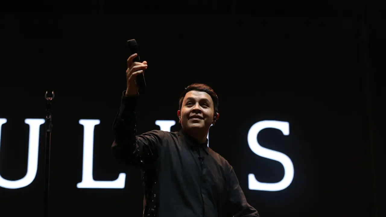 Tulus di KLBB 2024 (Fimela/Daniel Rachmad)