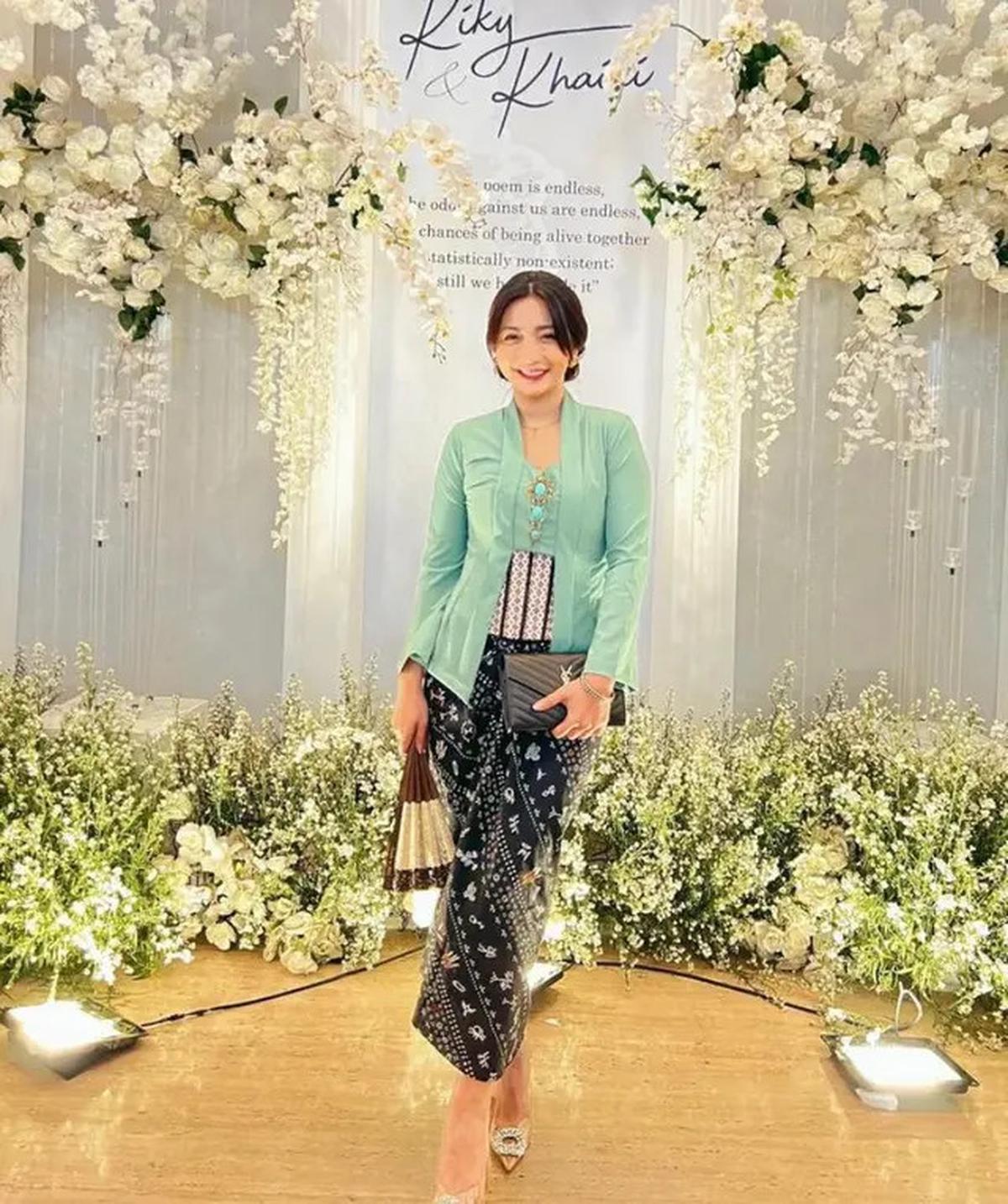 Kebaya Tosca untuk Penampilan Memukau, 4 Inspirasi dari Kahiyang Ayu hingga Tina Toon