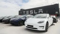 Kendaraan Tesla Model 3 yang diproduksi di China (made in China) di gigafactory Tesla yang terletak di Shanghai, China pada 26 Oktober 2020. Tesla, pabrikan mobil AS, mengumumkan akan mengekspor 7.000 kendaraan Model 3 yang diproduksi di China ke Eropa pada Selasa (27/10). (Xinhua/Ding Ting)