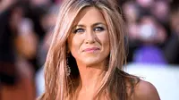 Jennifer Aniston mengakui jika Justin Theroux selalu membuatnya jatuh cinta setiap hari.