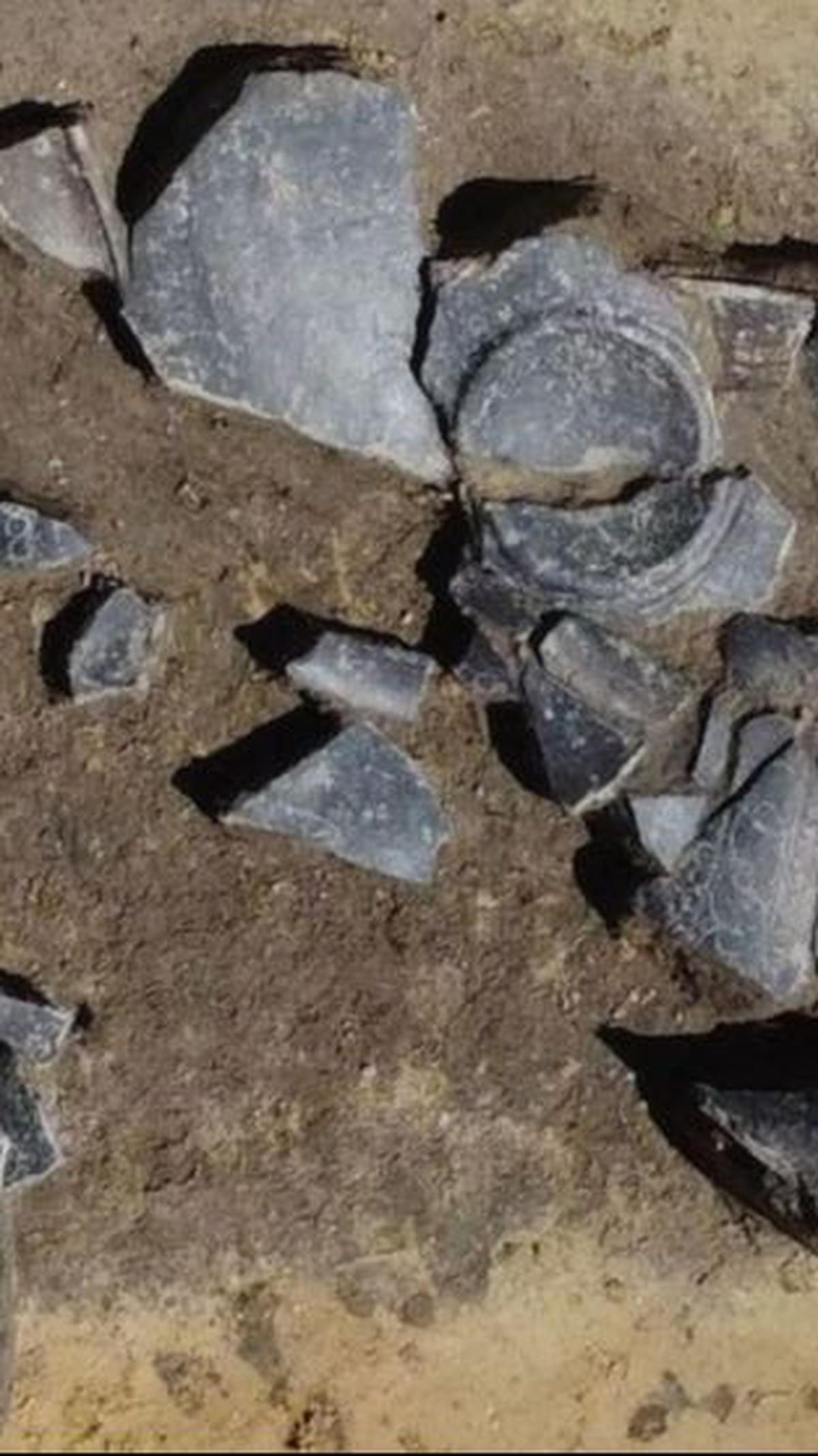 Makam ditemukan saat para arkeolog melakukan penggalian di desa Exing, sekitar 1,6 kilometer ke arah barat.