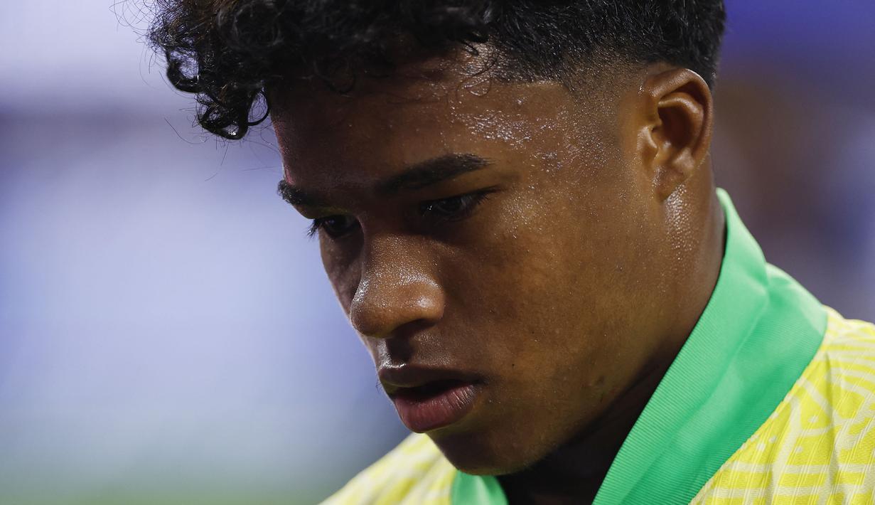 Pemain muda Brasil, Endrick saat laga Grup D Copa America 2024 melawan Kosta Rika di SoFi Stadium, Inglewood, California, Selasa (25/06/2024) WIB. (AFP/Getty Images/Buda Mendes)