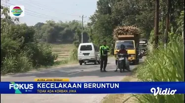 Simak informasi dalam Fokus Pagi edisi (21/07) dengan pilihan topik-topik sebagai berikut, Pasar Terbakar, Lebih 40 Lapak Hangus, Gunung Merapi kembali Semburkan Lava Pijar, Pemotor Tewas Terlindas Truk, Garuda Nusantara Kalahkan Kamboja, Kebakaran P...