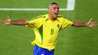 Rambut unik Ronaldo menarik perhatian publik pada Piala Dunia 2002. (PESEDIT)