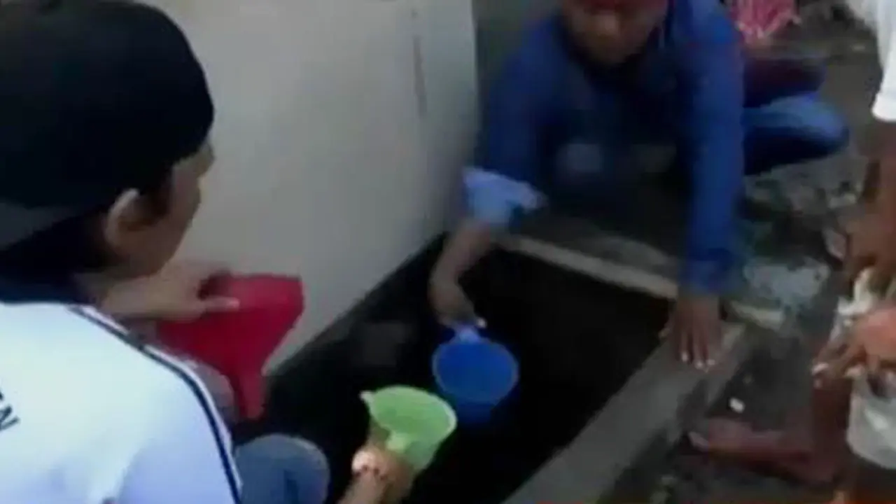  Heboh Sumber Air  Penyembuh Segala Penyakit di Sidoarjo