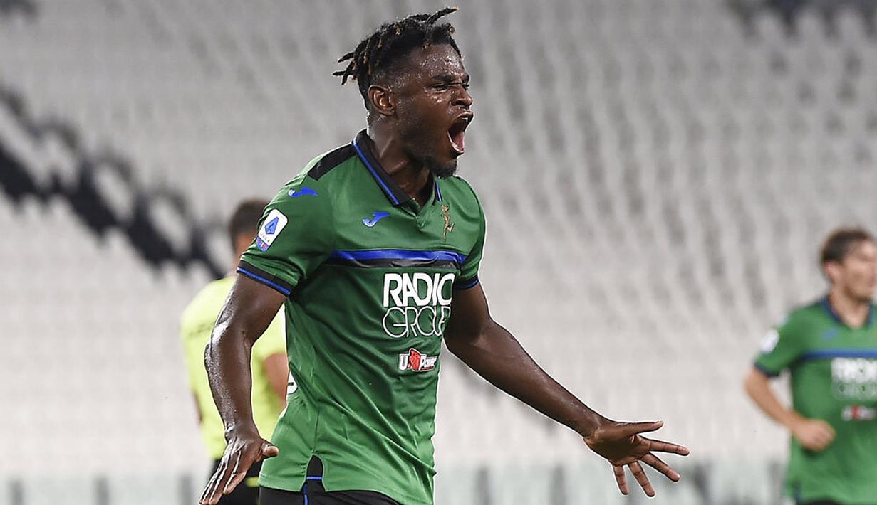 1. Duvan Zapata - Penyerang asal Kolombia ini menjelma menjadi predator tajam di bawah asuhan Gasperini di Atalanta. Kabar angin menyebutkan bahwa Atletico Madrid tertarik memboyong striker yang telah membukukan 16 gol di Serie A musim ini. (AP/Fabio Ferrari)