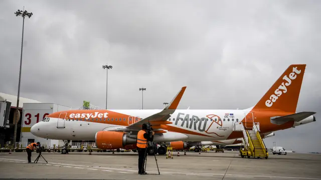 Staf Banyak Terkena Covid-19, Maskapai EasyJet Batalkan 100 Jadwal Penerbangan