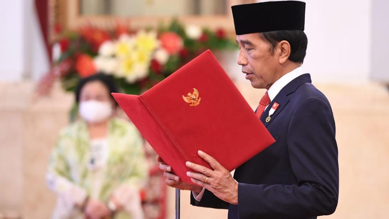 "Kecepatan perubahan dunia ini sekarang ditentukan oleh ICT (Information and Communication of Technology)," kata Jokowi.