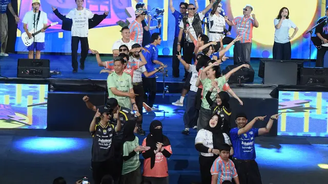 Disaksikan Ribuan Bobotoh, Launching Tim dan Jersey Persib Hadirkan Konsep Fashion yang Bisa Dipakai Siapa Saja
